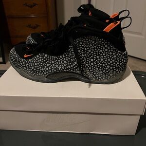 Air Foamposite One PRM Safari Black and Gray Sneakers with Orange Accents